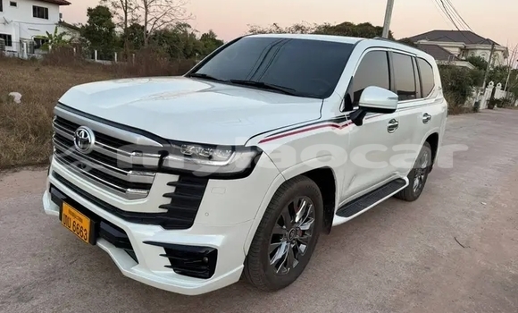Buy Used Toyota Land Cruiser Prado White Car in Vientiane in Vientiane Province Buy Used Toyota Land Cruiser Prado White Car in Vientiane in Vientiane Province