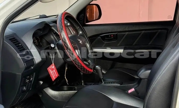 Buy Used Toyota Hilux White Car in Vientiane in Vientiane Province Buy Used Toyota Hilux White Car in Vientiane in Vientiane Province