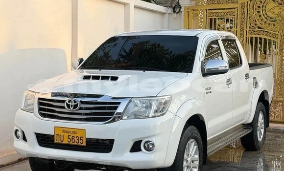 Buy Used Toyota Hilux White Car in Vientiane in Vientiane Province Buy Used Toyota Hilux White Car in Vientiane in Vientiane Province