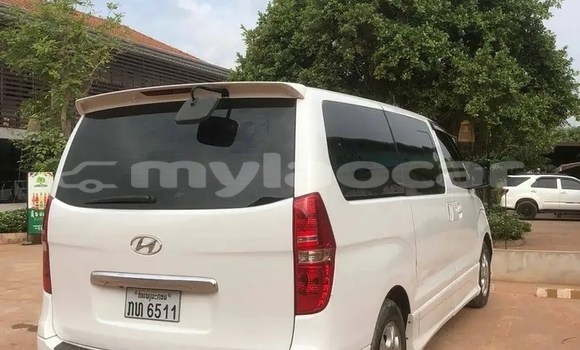 Buy Used Toyota Hiace White Car in Vientiane in Vientiane Province Buy Used Toyota Hiace White Car in Vientiane in Vientiane Province