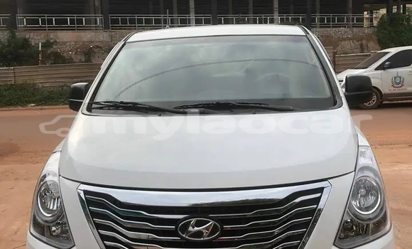 Buy Used Toyota Hiace White Car in Vientiane in Vientiane Province Buy Used Toyota Hiace White Car in Vientiane in Vientiane Province