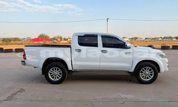 Buy Used Toyota Hiluxe VIGO White Car in Vientiane in Vientiane Province Buy Used Toyota Hiluxe VIGO White Car in Vientiane in Vientiane Province