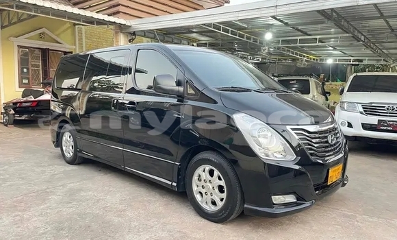 Buy Used Toyota Hiace Black Car in Vientiane in Vientiane Province Buy Used Toyota Hiace Black Car in Vientiane in Vientiane Province