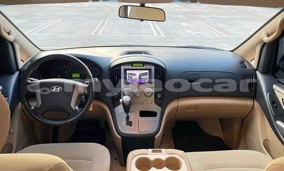 Buy Used Toyota Hiace Black Car in Vientiane in Vientiane Province Buy Used Toyota Hiace Black Car in Vientiane in Vientiane Province