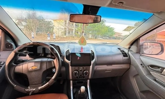Buy Used Chevrolet Corolado White Car in Vientiane in Vientiane Province