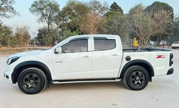 Buy Used Chevrolet Corolado White Car in Vientiane in Vientiane Province Buy Used Chevrolet Corolado White Car in Vientiane in Vientiane Province