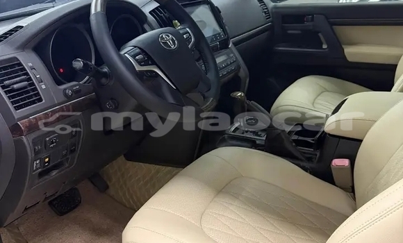 Buy Used Toyota Prado White Car in Vientiane in Vientiane Province Buy Used Toyota Prado White Car in Vientiane in Vientiane Province
