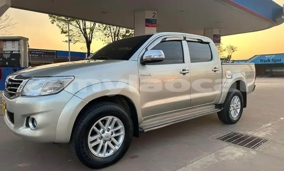 Buy Used Toyota Hilux Silver Car in Vientiane in Vientiane Province Buy Used Toyota Hilux Silver Car in Vientiane in Vientiane Province