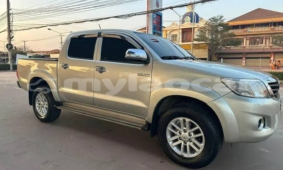 Buy Used Toyota Hilux Silver Car in Vientiane in Vientiane Province Buy Used Toyota Hilux Silver Car in Vientiane in Vientiane Province
