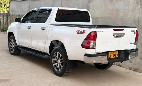 Buy Used Toyota Hiluxe Revo White Car in Vientiane in Vientiane Province Buy Used Toyota Hiluxe Revo White Car in Vientiane in Vientiane Province