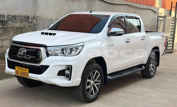 Buy Used Toyota Hiluxe Revo White Car in Vientiane in Vientiane Province Buy Used Toyota Hiluxe Revo White Car in Vientiane in Vientiane Province