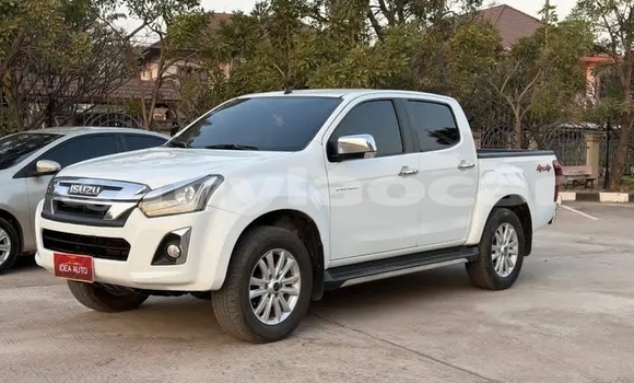 Buy Used Isuzu D–MAX White Car in Vientiane in Vientiane Province Buy Used Isuzu D–MAX White Car in Vientiane in Vientiane Province