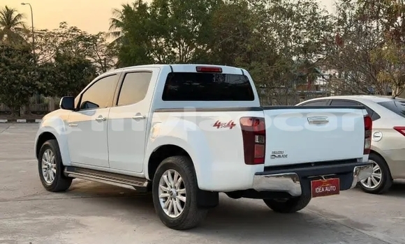 Buy Used Isuzu D–MAX White Car in Vientiane in Vientiane Province Buy Used Isuzu D–MAX White Car in Vientiane in Vientiane Province