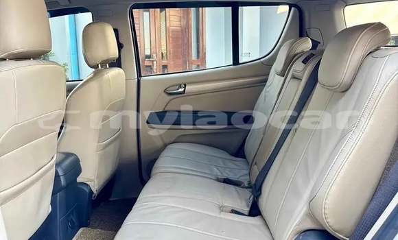 Buy Used Toyota Prado White Car in Vientiane in Vientiane Province Buy Used Toyota Prado White Car in Vientiane in Vientiane Province
