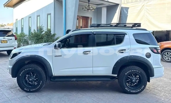 Buy Used Toyota Prado White Car in Vientiane in Vientiane Province Buy Used Toyota Prado White Car in Vientiane in Vientiane Province