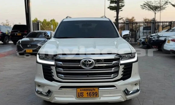 Buy Used Toyota Prado White Car in Vientiane in Vientiane Province Buy Used Toyota Prado White Car in Vientiane in Vientiane Province
