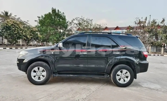 Buy Used Toyota Fortuner Black Car in Luang Namtha in Luang Namtha Province