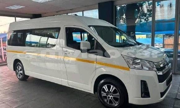 Buy Used Toyota Hiace White Car in Vientiane in Vientiane Province
