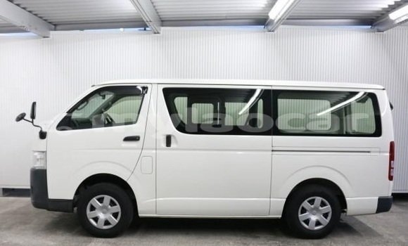 Buy Used Toyota Hiace White Car in Vientiane in Vientiane Province Buy Used Toyota Hiace White Car in Vientiane in Vientiane Province