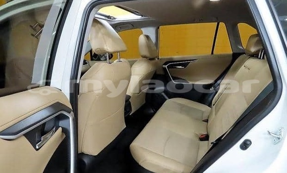 Buy Used Toyota RAV4 White Car in Vientiane in Vientiane Province