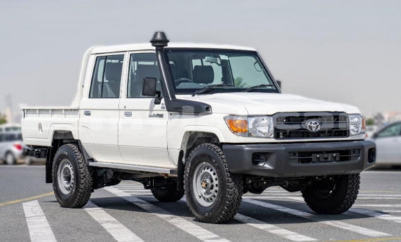 Buy Used Toyota Land Cruiser White Car in Vientiane in Vientiane Province Buy Used Toyota Land Cruiser White Car in Vientiane in Vientiane Province