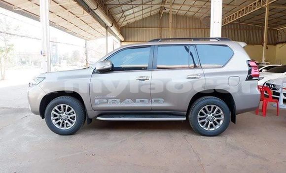 Buy Used Toyota Land Cruiser Prado Silver Car in Vientiane in Vientiane Province Buy Used Toyota Land Cruiser Prado Silver Car in Vientiane in Vientiane Province