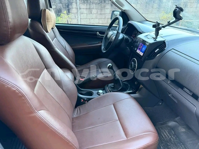 Big with watermark isuzu v cross 4x4 vientiane province vientiane 7215