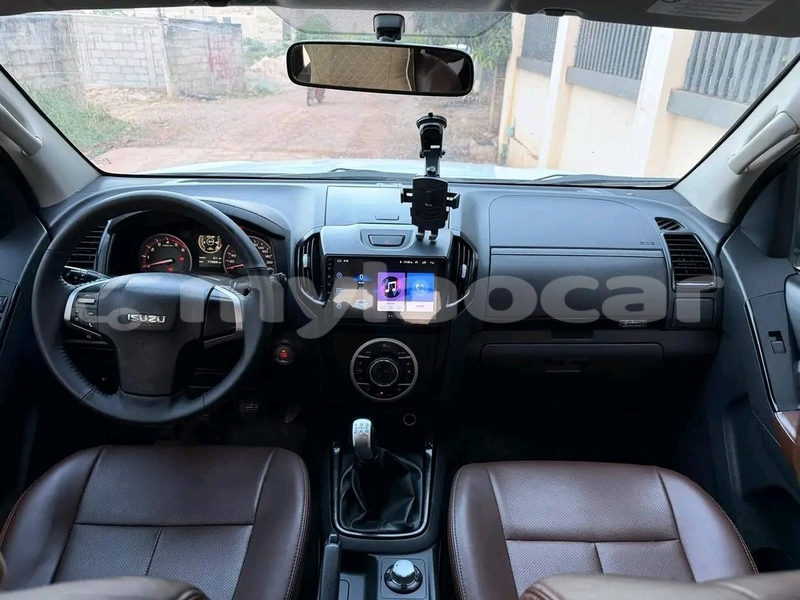 Big with watermark isuzu v cross 4x4 vientiane province vientiane 7215