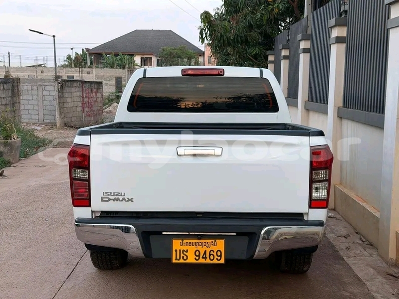 Big with watermark isuzu v cross 4x4 vientiane province vientiane 7215