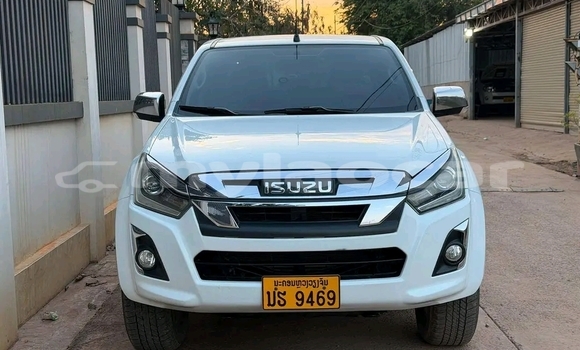Buy Used Isuzu V-Cross 4x4 White Car in Vientiane in Vientiane Province Buy Used Isuzu V-Cross 4x4 White Car in Vientiane in Vientiane Province