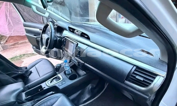 Buy Used Toyota Hilux White Car in Vientiane in Vientiane Province Buy Used Toyota Hilux White Car in Vientiane in Vientiane Province