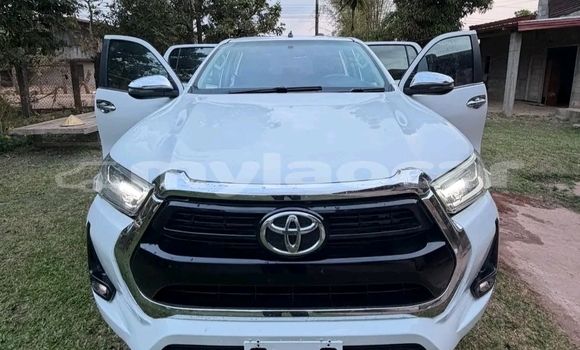 Buy Used Toyota Hilux White Car in Vientiane in Vientiane Province Buy Used Toyota Hilux White Car in Vientiane in Vientiane Province
