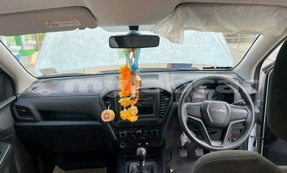 Acheter Occasion Voiture Isuzu MU-7 Blanc à Vientiane, Vientiane Province Acheter Occasion Voiture Isuzu MU-7 Blanc à Vientiane, Vientiane Province