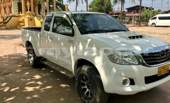Buy Used Toyota Hilux White Car in Vientiane in Vientiane Province Buy Used Toyota Hilux White Car in Vientiane in Vientiane Province