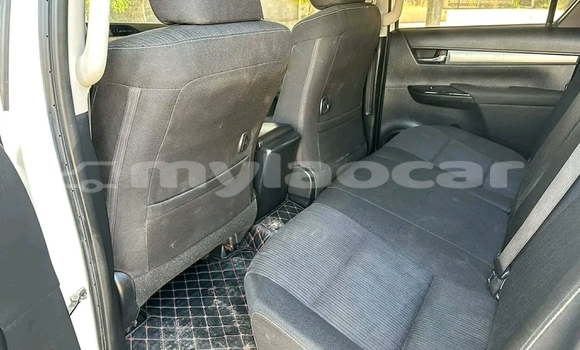Buy Used Toyota Hilux White Car in Vientiane in Vientiane Province Buy Used Toyota Hilux White Car in Vientiane in Vientiane Province