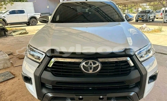 Buy Used Toyota Hilux White Car in Vientiane in Vientiane Province Buy Used Toyota Hilux White Car in Vientiane in Vientiane Province