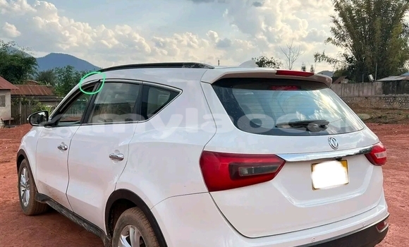 Buy Used Kia Sportage White Car in Vientiane in Vientiane Province Buy Used Kia Sportage White Car in Vientiane in Vientiane Province