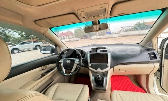 Buy Used BYD S6 White Car in Vientiane in Vientiane Province Buy Used BYD S6 White Car in Vientiane in Vientiane Province
