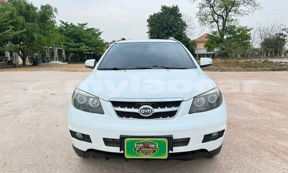 Buy Used BYD S6 White Car in Vientiane in Vientiane Province Buy Used BYD S6 White Car in Vientiane in Vientiane Province