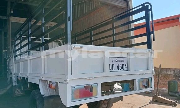 Buy Used Toyota Chaser White Car in Vientiane in Vientiane Province Buy Used Toyota Chaser White Car in Vientiane in Vientiane Province