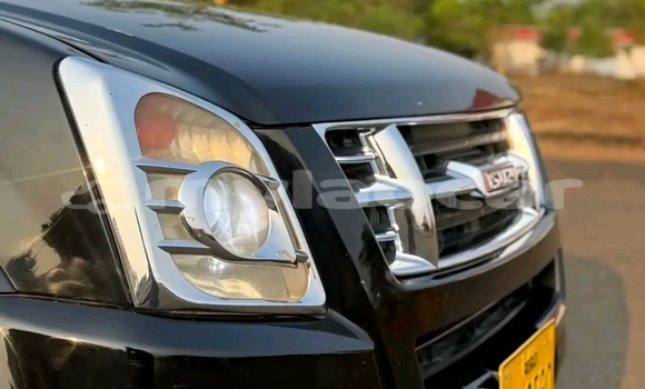 Buy Used Isuzu V-Cross 4x4 Black Car in Vientiane in Vientiane Province Buy Used Isuzu V-Cross 4x4 Black Car in Vientiane in Vientiane Province