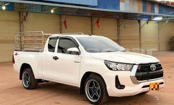 Buy Used Toyota REVO CAB Z-EDITION White Car in Vientiane in Vientiane Province Buy Used Toyota REVO CAB Z-EDITION White Car in Vientiane in Vientiane Province