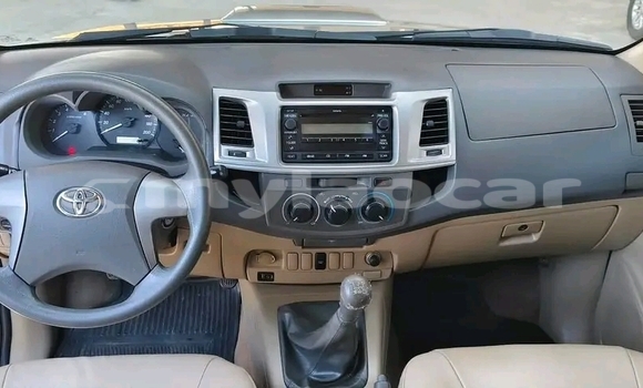 Buy Used Toyota Hilux White Car in Vientiane in Vientiane Province Buy Used Toyota Hilux White Car in Vientiane in Vientiane Province