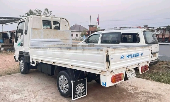 Buy Used Hyundai Elantra White Car in Vientiane in Vientiane Province Buy Used Hyundai Elantra White Car in Vientiane in Vientiane Province