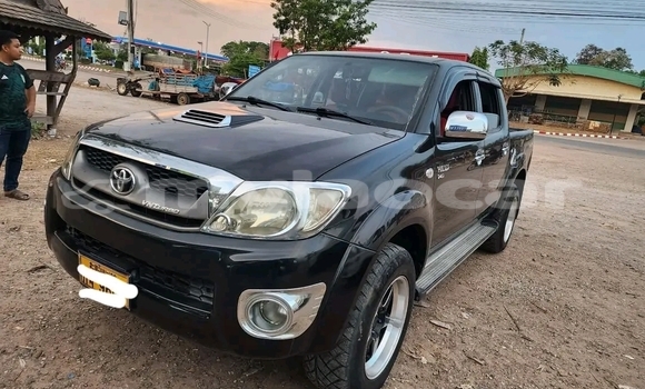 Buy Used Toyota Hilux Black Car in Vientiane in Vientiane Province Buy Used Toyota Hilux Black Car in Vientiane in Vientiane Province