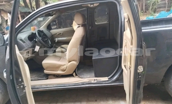 Buy Used Toyota Hilux Black Car in Vientiane in Vientiane Province Buy Used Toyota Hilux Black Car in Vientiane in Vientiane Province