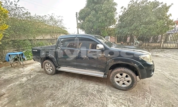 Buy Used Toyota Hilux Black Car in Vientiane in Vientiane Province Buy Used Toyota Hilux Black Car in Vientiane in Vientiane Province