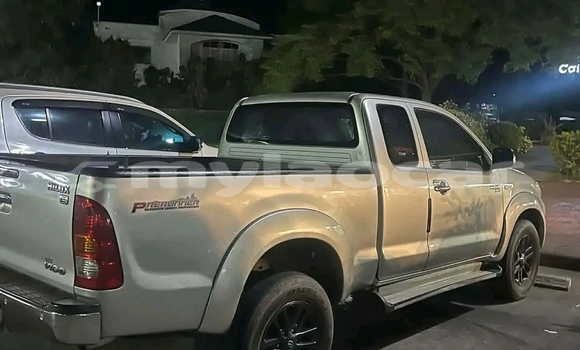 Buy Used Toyota Hilux White Car in Vientiane in Vientiane Province Buy Used Toyota Hilux White Car in Vientiane in Vientiane Province