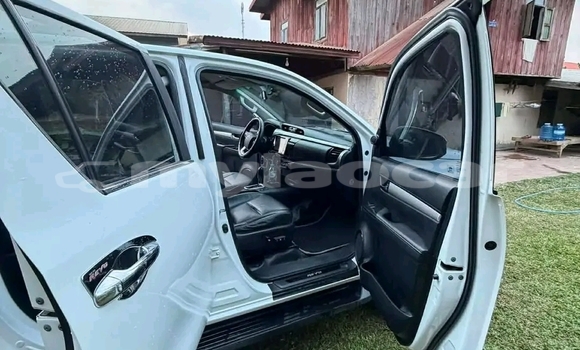 Buy Used Toyota Runx White Car in Vientiane in Vientiane Province Buy Used Toyota Runx White Car in Vientiane in Vientiane Province