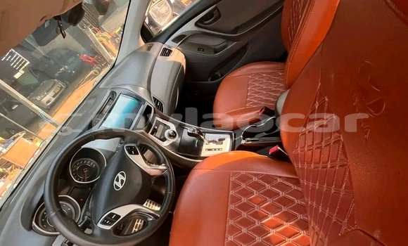 Buy Used Hyundai Elantra White Car in Vientiane in Vientiane Province Buy Used Hyundai Elantra White Car in Vientiane in Vientiane Province